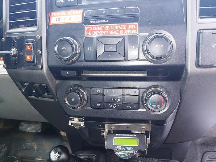 Used Altec AT41M Bucket Boom on 2018 Ford F550 4x4 Reg Cab Utility Truck - P04802