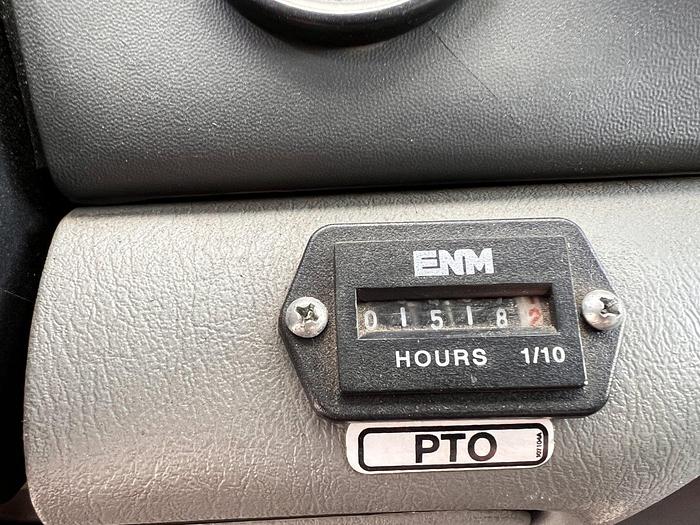 Used Elliot L60R Sign Crane on 2006 Ford F750 4x2 Reg Cab Flatbed Truck - R77335