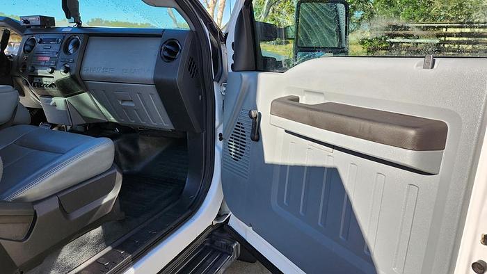 Used Altec AT40S Bucket Boom on 2016 Ford F550 Reg Cab Utility Truck - 72785