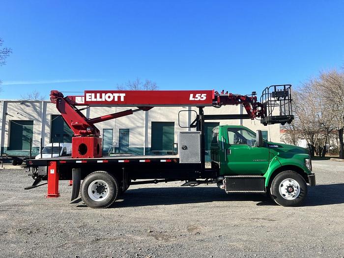Used Elliott L55R Sign Crane on 2019 International 4300 Reg Cab Flatbed Truck - M97257