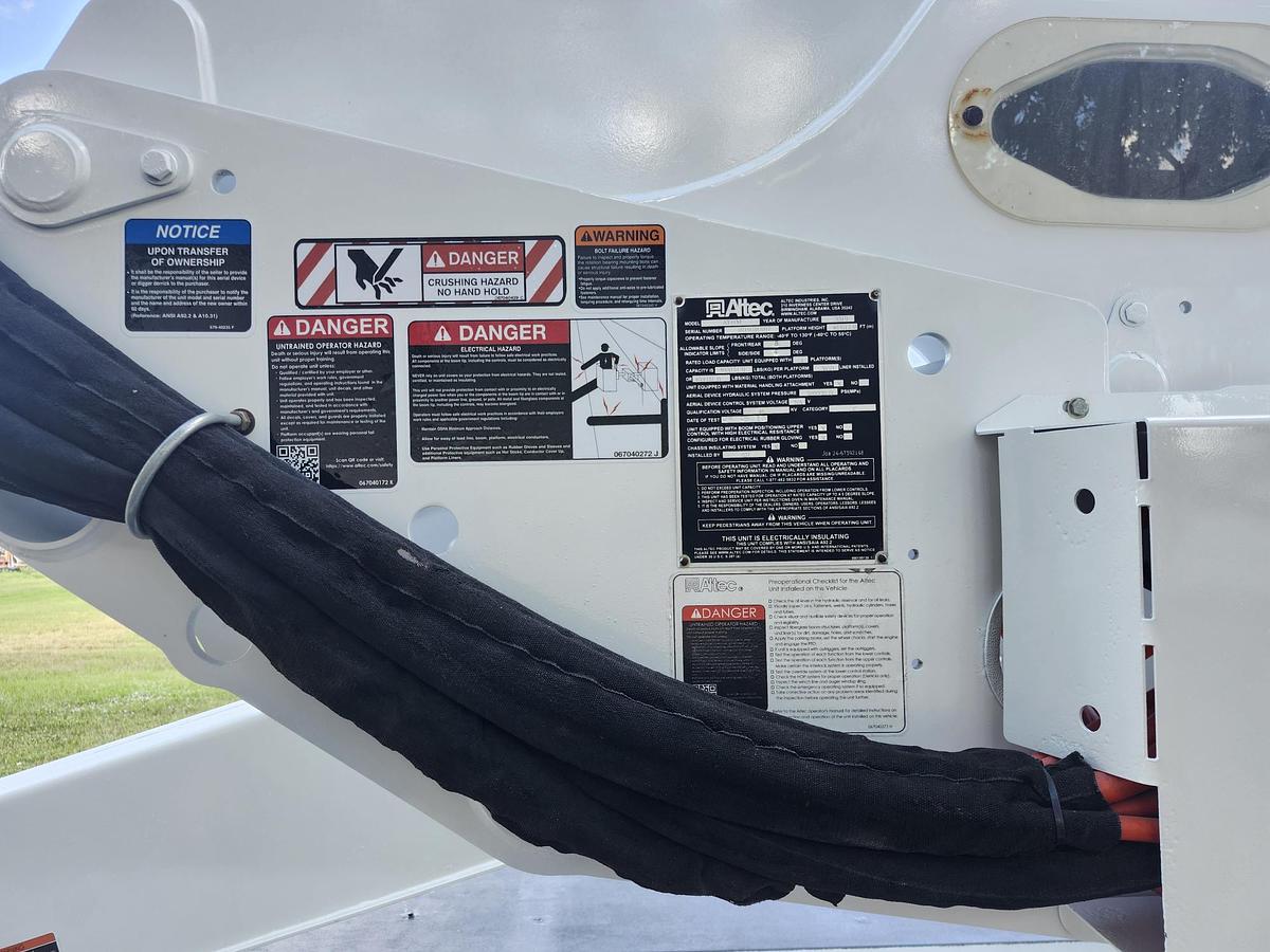 Used Altec AT41M Bucket Boom on 2019 Ford F550 4x4 Reg Cab Service Truck - 15762