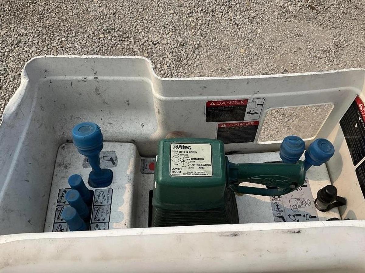 Used Altec AT41M Bucket Boom on 2019 Ford F550 4x4 Reg Cab Utility Truck - 23516