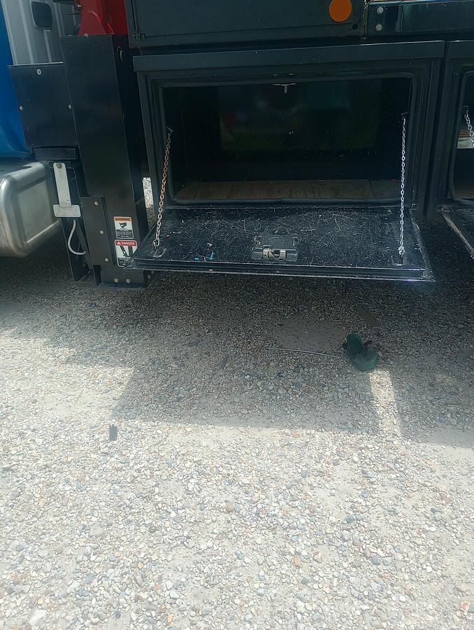 Used Altec LS63 Sign Crane on 2017 Ford F750 Reg Cab Flatbed Truck - 66987