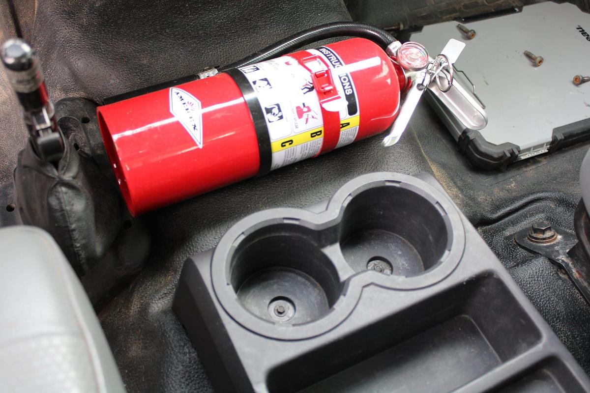 Used Versalift VST-5500SI on 2016 Ford F750 Reg Cab Utility Truck - M03468