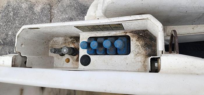 Used Altec AT41M Bucket Boom on 2018 Ford F550 Reg Cab Utility Truck - 99941