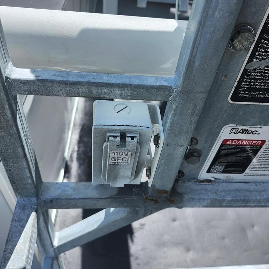 Used Altec AT235P Cable Placer on 2017 Ford F550 Utility Truck - 91911