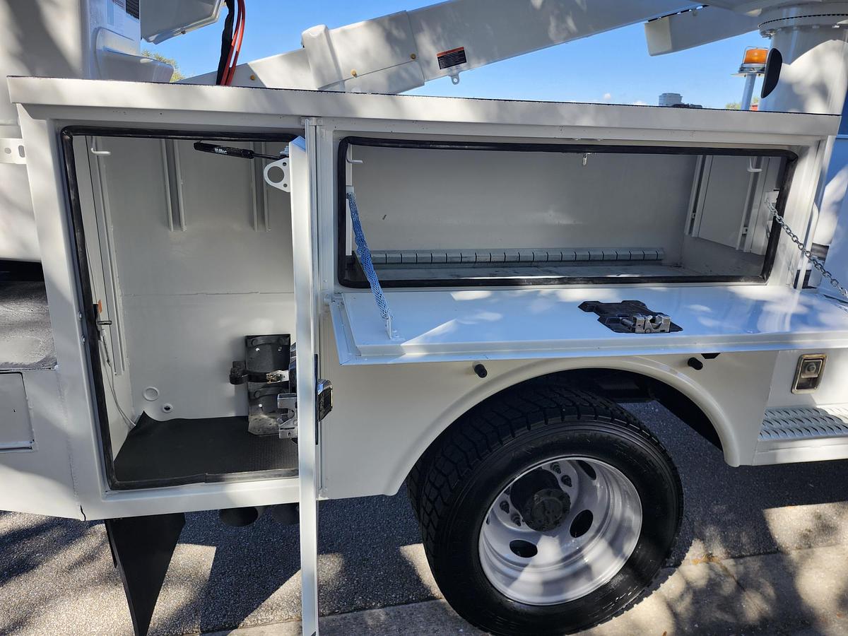 Used Altec AT41M Bucket Boom on 2019 Ford F550 4x4 Reg Cab Service Truck - 15762