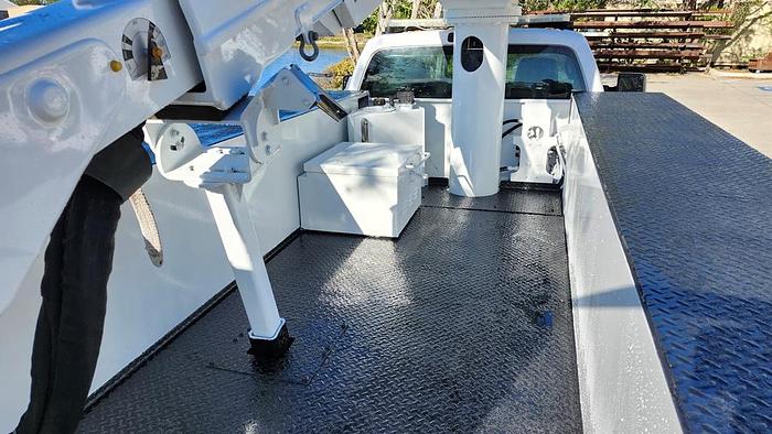 Used Altec AT40S Bucket Boom on 2016 Ford F550 Reg Cab Utility Truck - 72785