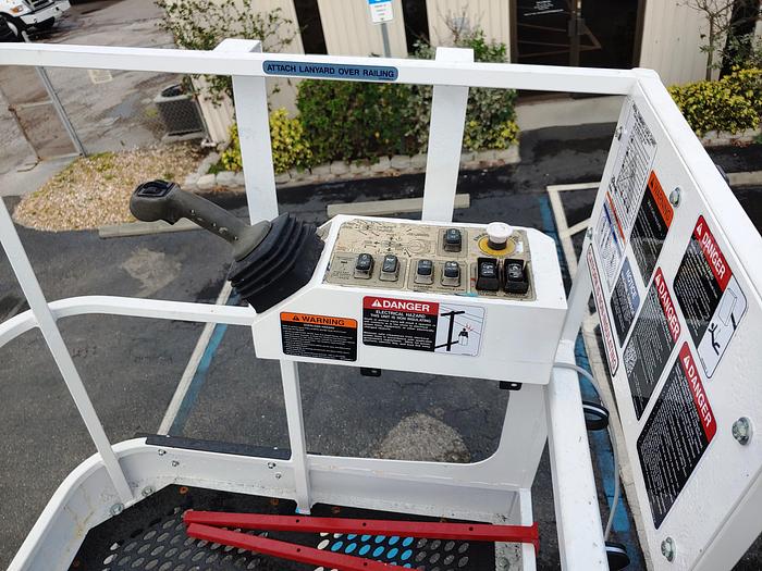 Used Altec LS63 Sign Crane on 2012 Ford F750 Reg Cab Flatbed Truck - 	66987