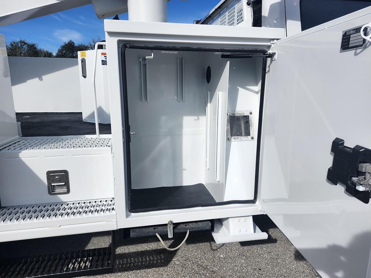 Used Altec AT41M Bucket Boom on 2019 Ford F550 4x4 Crew-Cab Bucket Truck - 96965