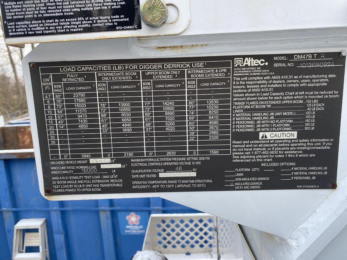 Used Altec DC47-TR Digger Derrick on 2014 International 4300 Reg Cab Utility Truck - M80826