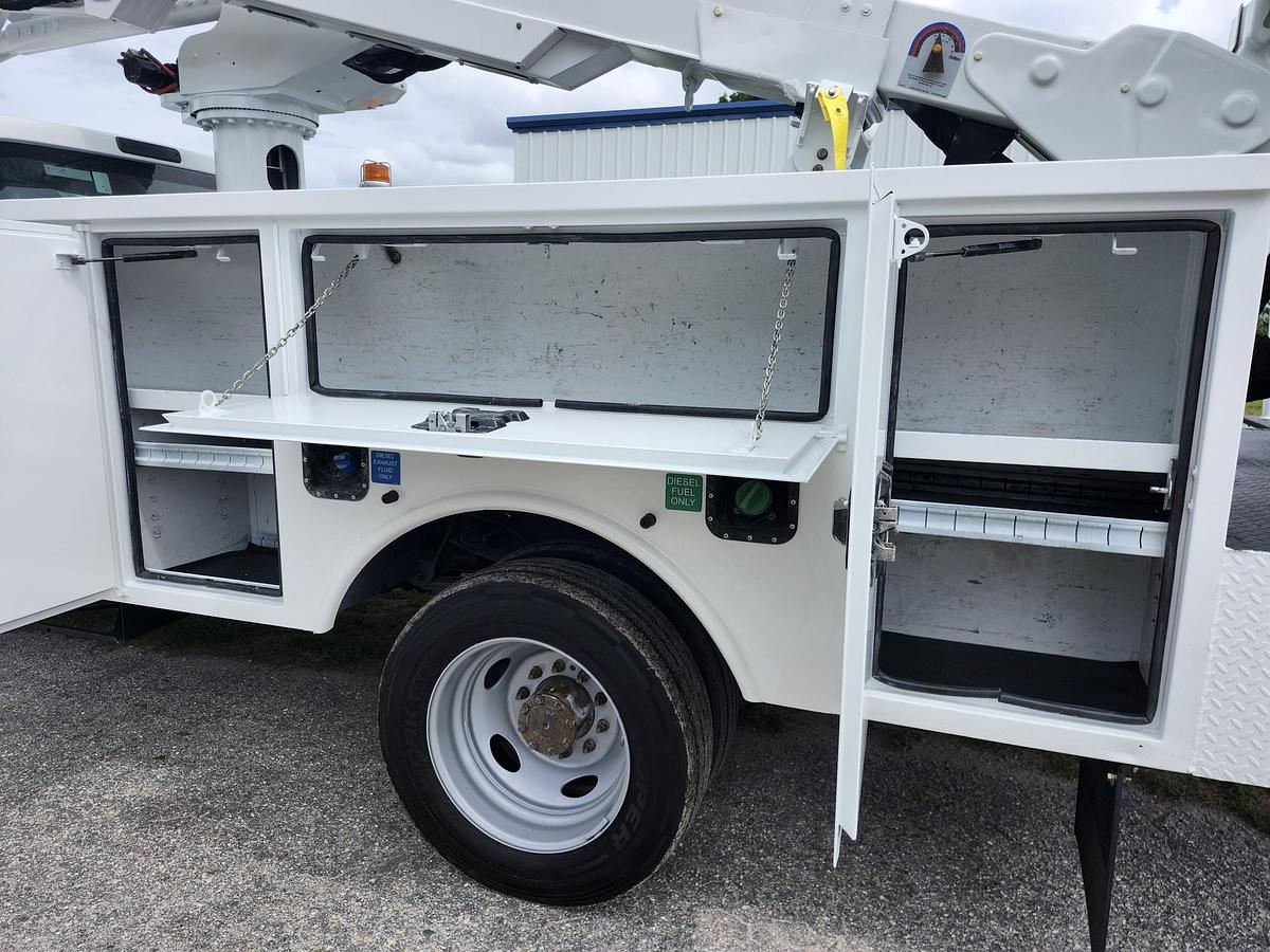 Used Altec AT40S 2-Man Basket Sign Boom on 2016 4x4 Ford F550 Reg Cab Utility Truck - P86066