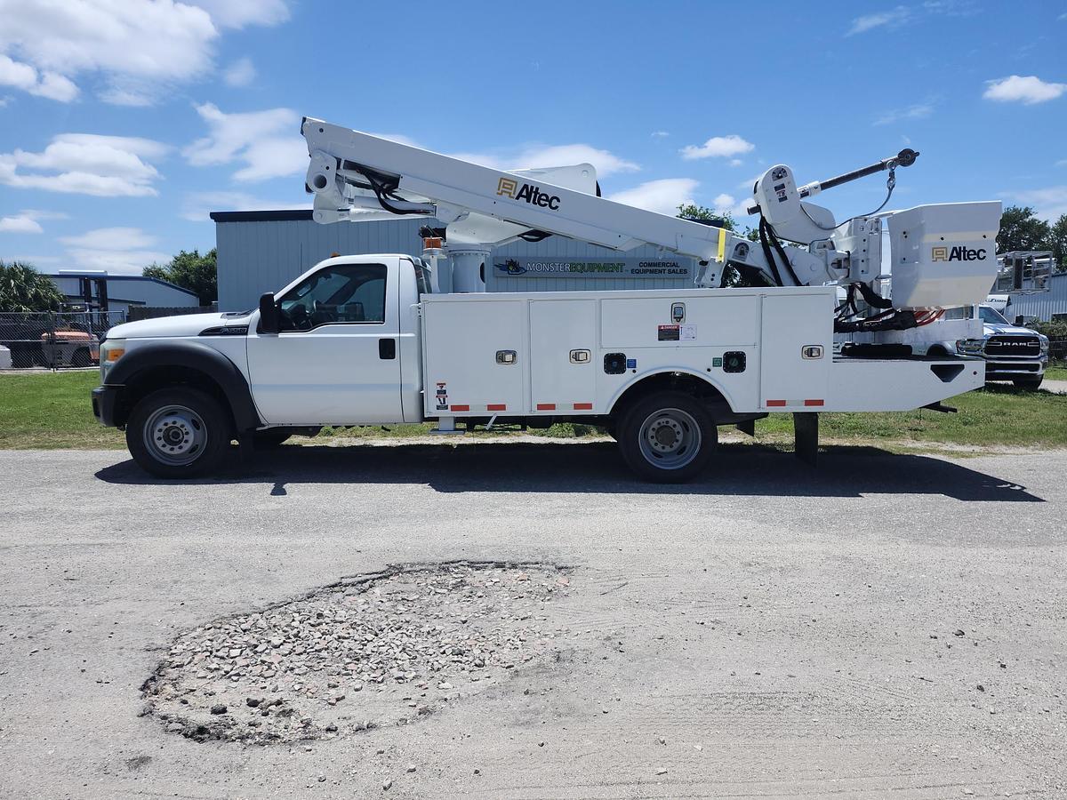 Used Altec AT40S 2-Man Basket Sign Boom on 2016 4x4 Ford F550 Reg Cab Utility Truck - P86066