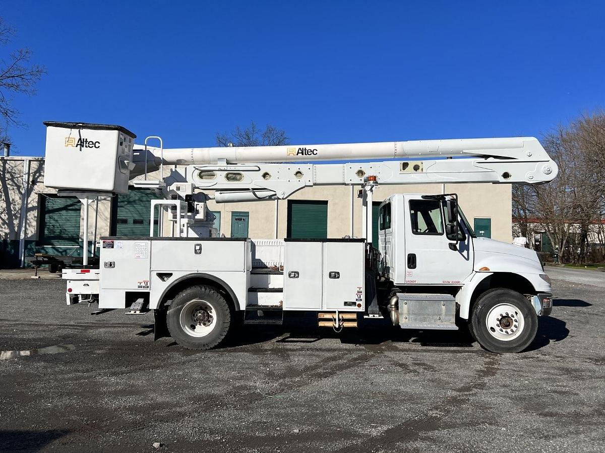 Used Altec AA55-MH Bucket Boom on 2018 International 4300 Reg Cab Utility Truck - R11468