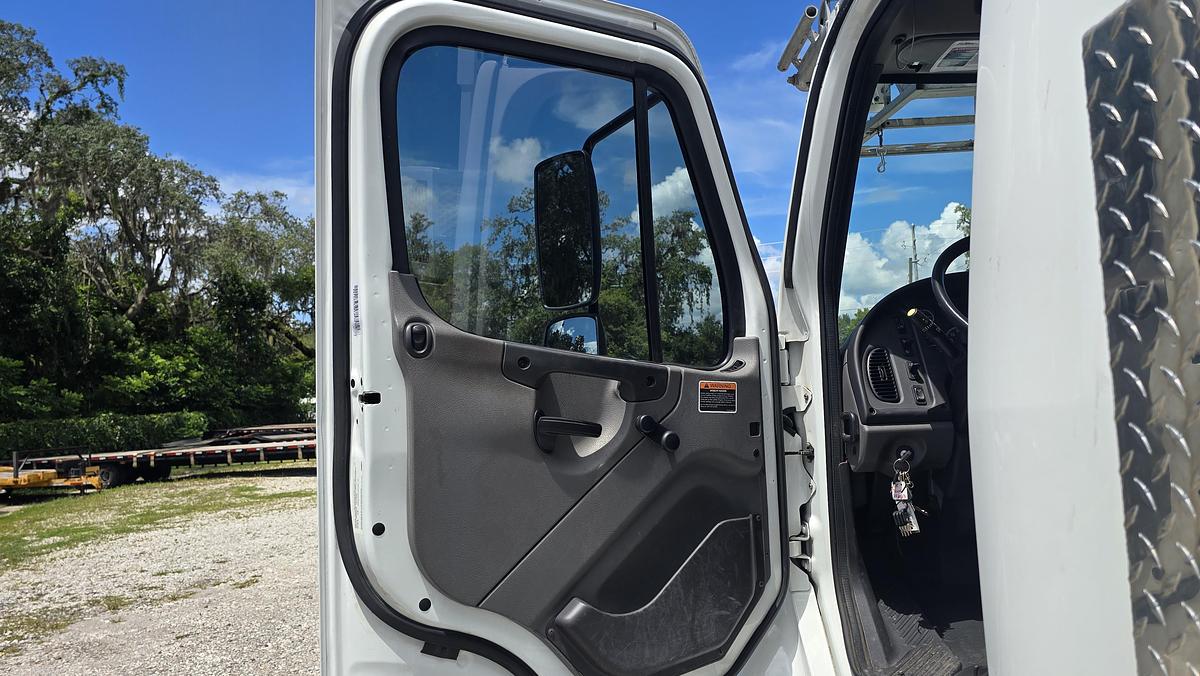Used Altec T40P Cable Placer on 2023 Freightliner M2-106 - MG4199
