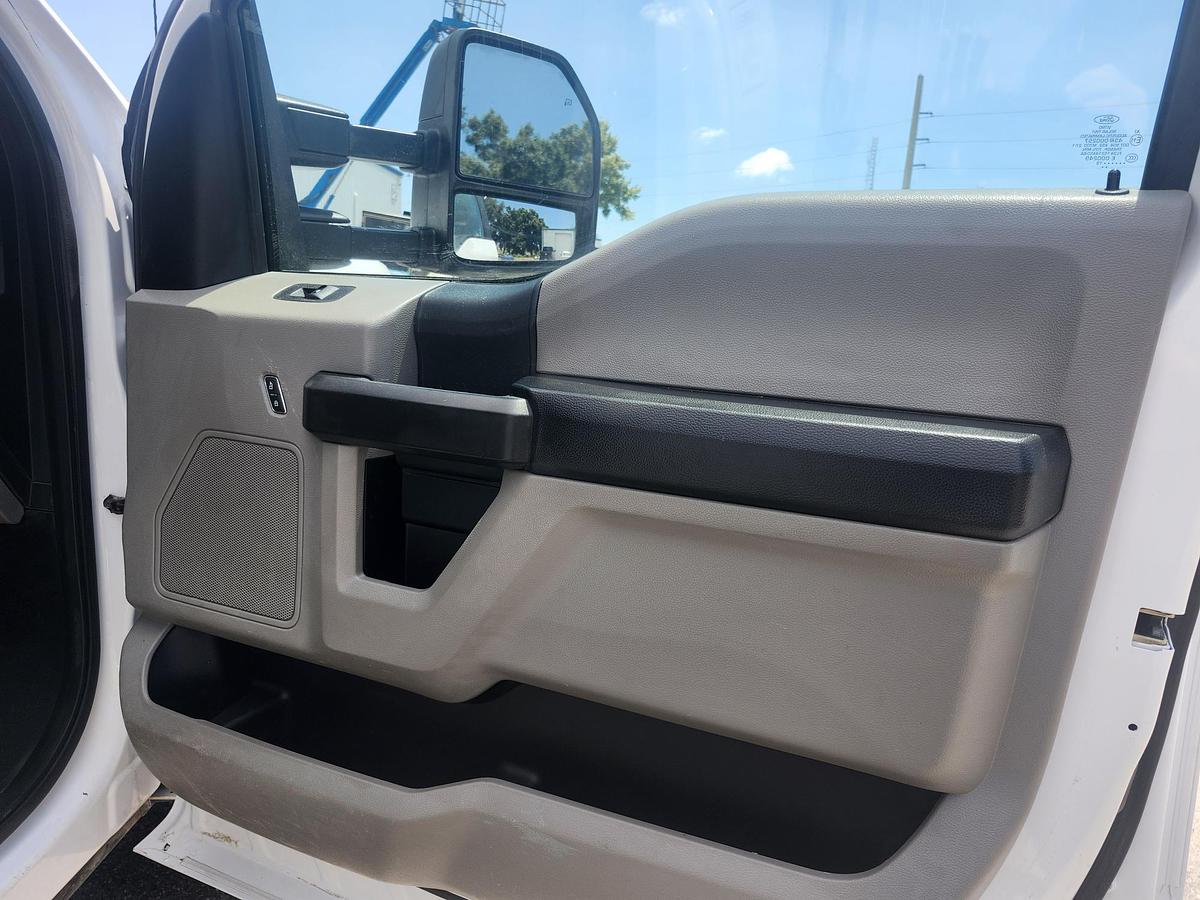 Used 2019 Altec AT48M Bucket Boom on a 2019 Ford F550 4x4 Regular Cab Utility Truck - 15672