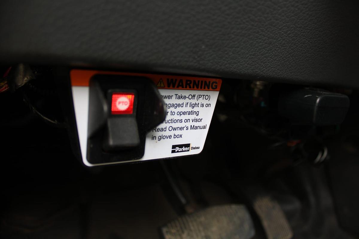 Used Versalift VST-5500SI on 2016 Ford F750 Reg Cab Utility Truck - M03468