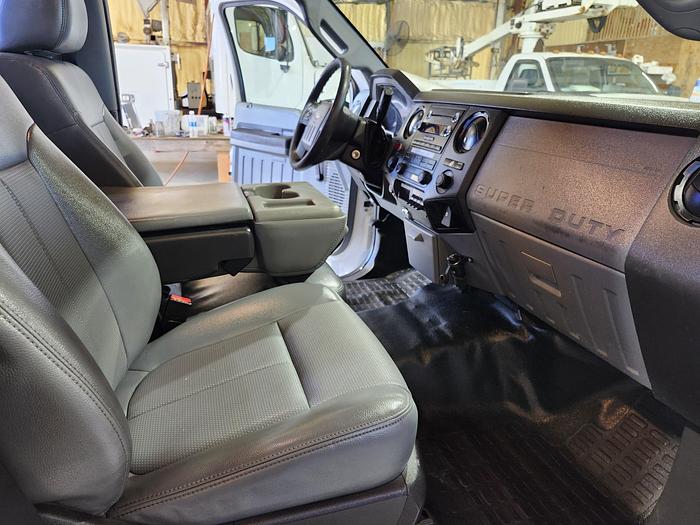 Used Versalift VST-47-SI 52' WH Bucket Boom on 2016 Ford F550 Reg Cab Utility Truck - 29260