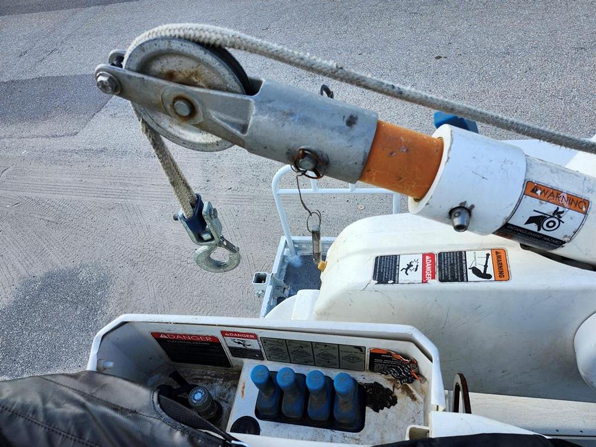 Used Altec AT41M Bucket Boom on 2019 Ford F550 4x4 Reg Cab Utility Truck - 88481