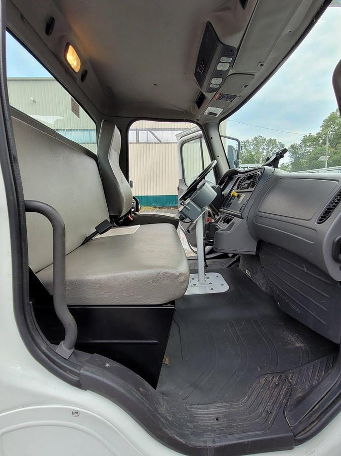 Used Altec T40P Cable Placer on 2017 Freightliner M2-106 Reg cab Utility Truck - RZ7947