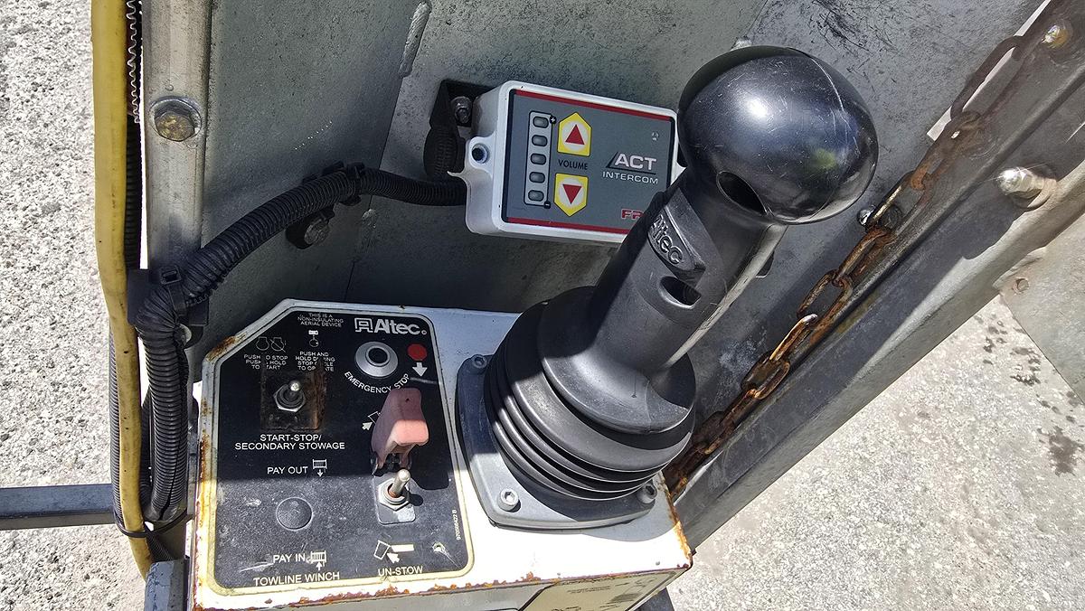 Used Altec T40P Cable Placer on 2023 Freightliner M2-106 - MG4199