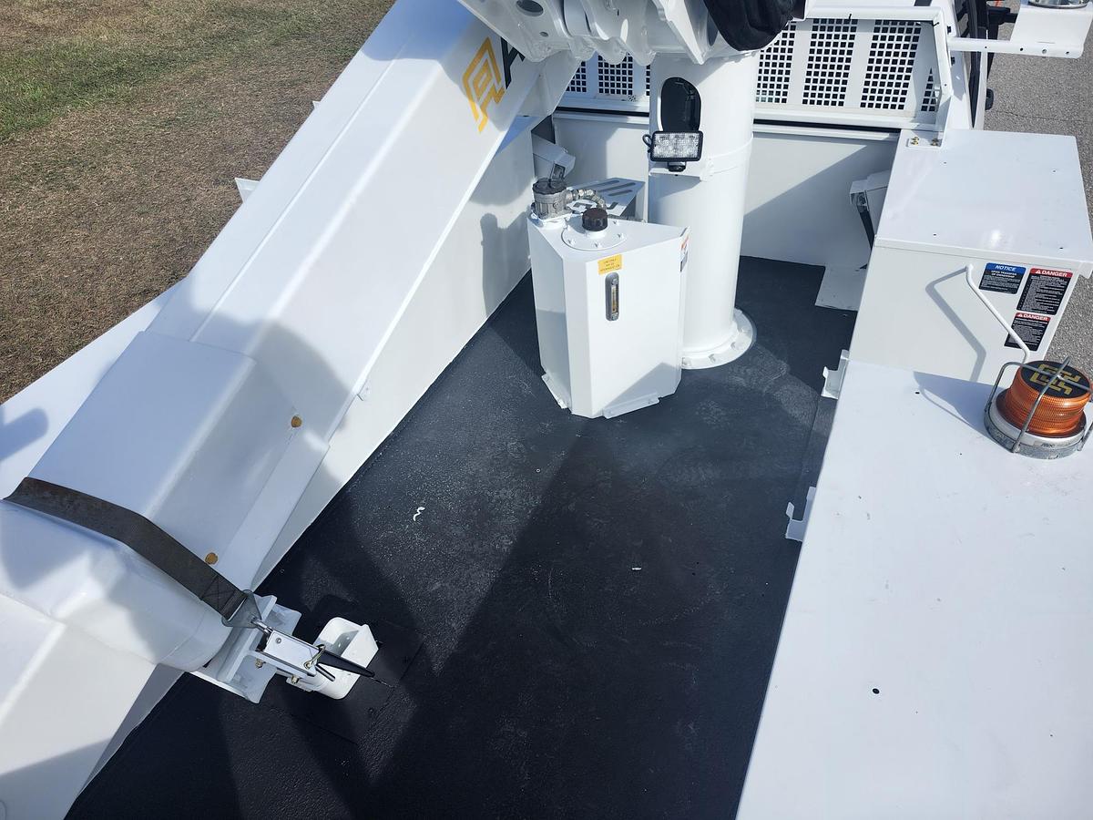 Used Altec AT41M Bucket Boom on 2019 Ford F550 4x4 Crew-Cab Bucket Truck - 96965
