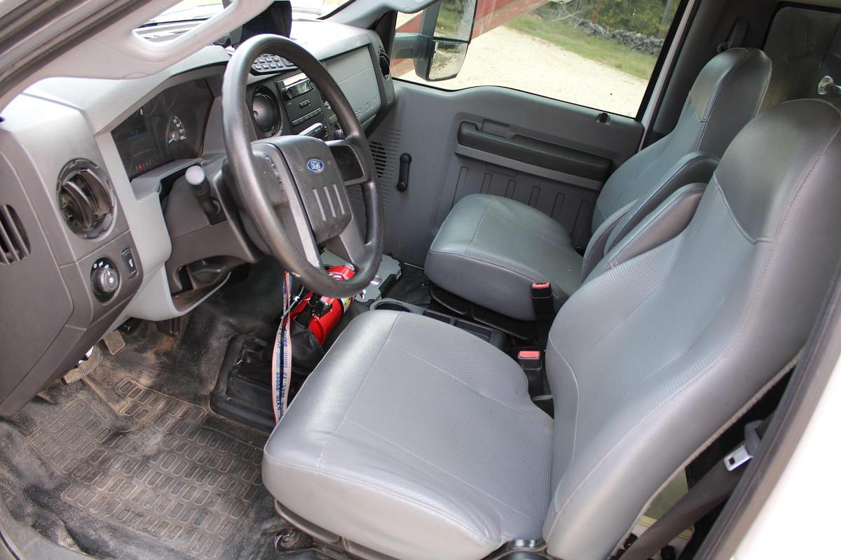 Used Versalift VST-5500SI on 2016 Ford F750 Reg Cab Utility Truck - M03468