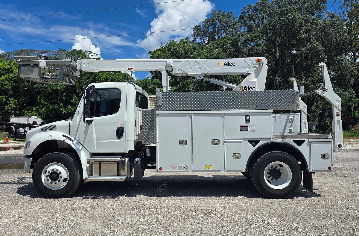Used Altec T40P Cable Placer on 2023 Freightliner M2-106 - MG4199