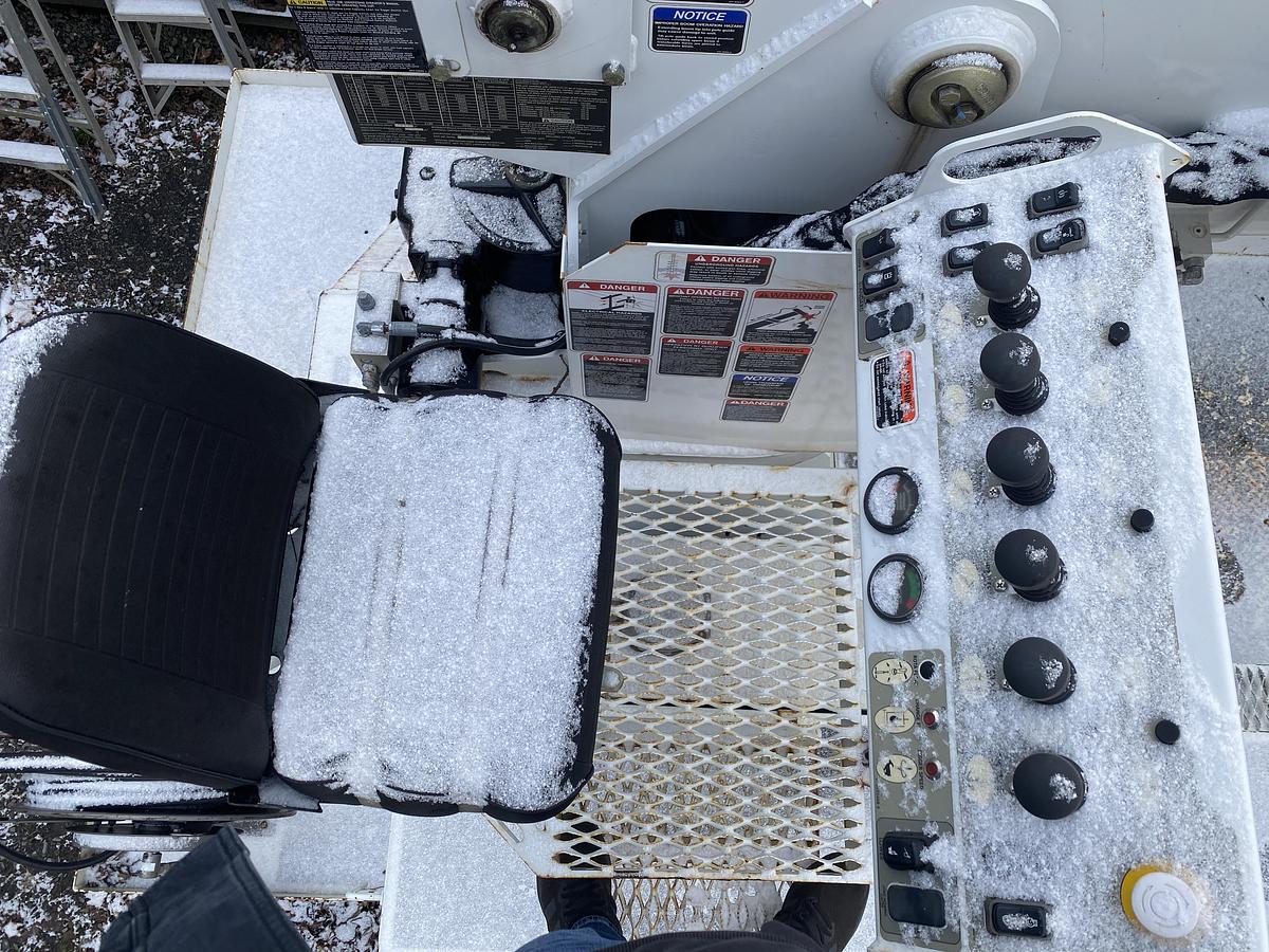 Used Altec DC47-TR Digger Derrick on 2014 International 4300 Reg Cab Utility Truck - R80826