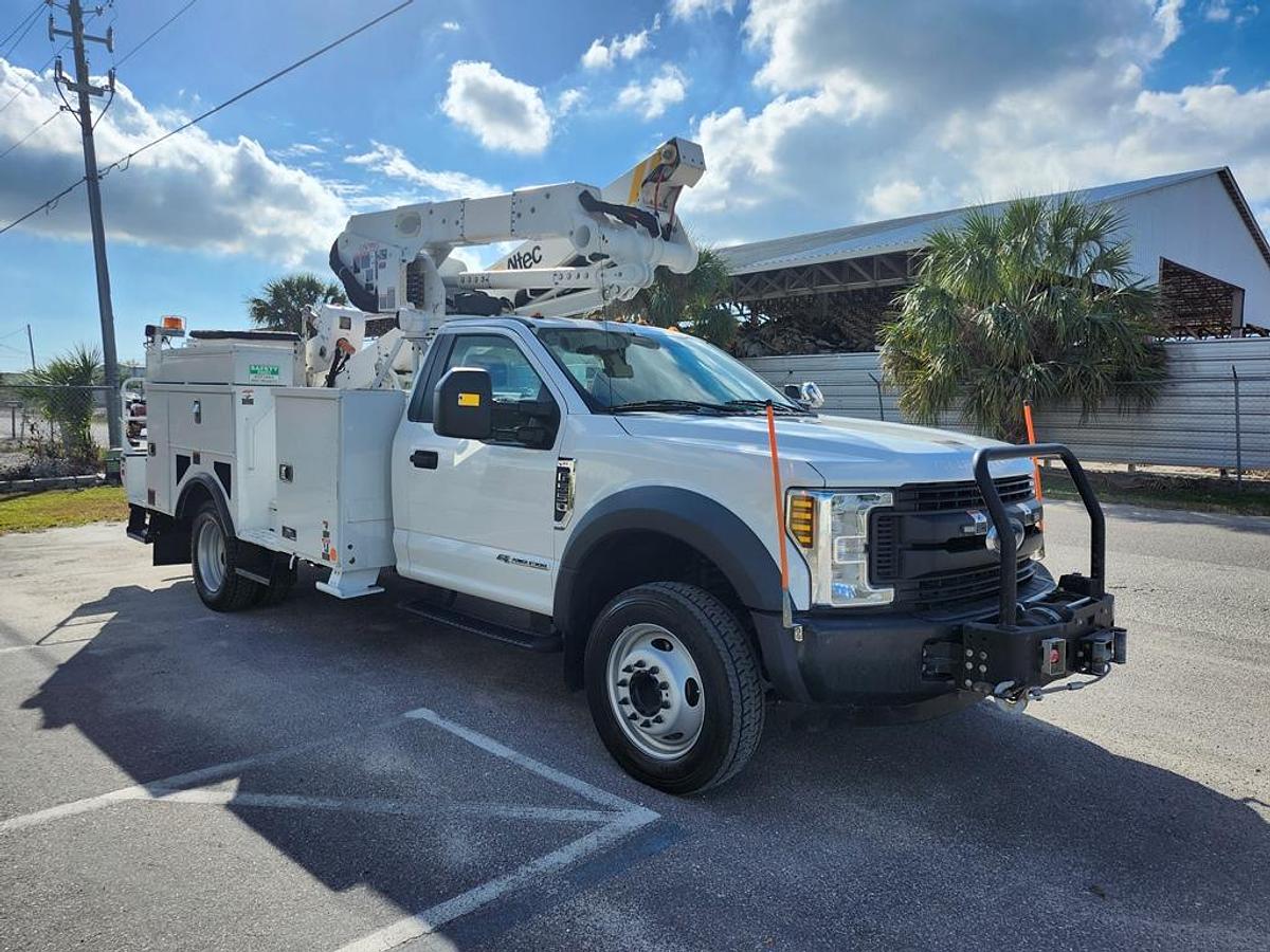 Used Altec AT41M Bucket Boom on 2019 Ford F550 4x4 Reg Cab Utility Truck - 88481