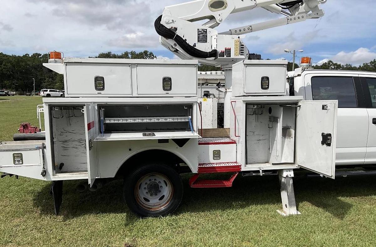 Used Altec AT41M Bucket Boom on 2019 Ford F550 4x4 Crew-Cab Bucket Truck - 96965