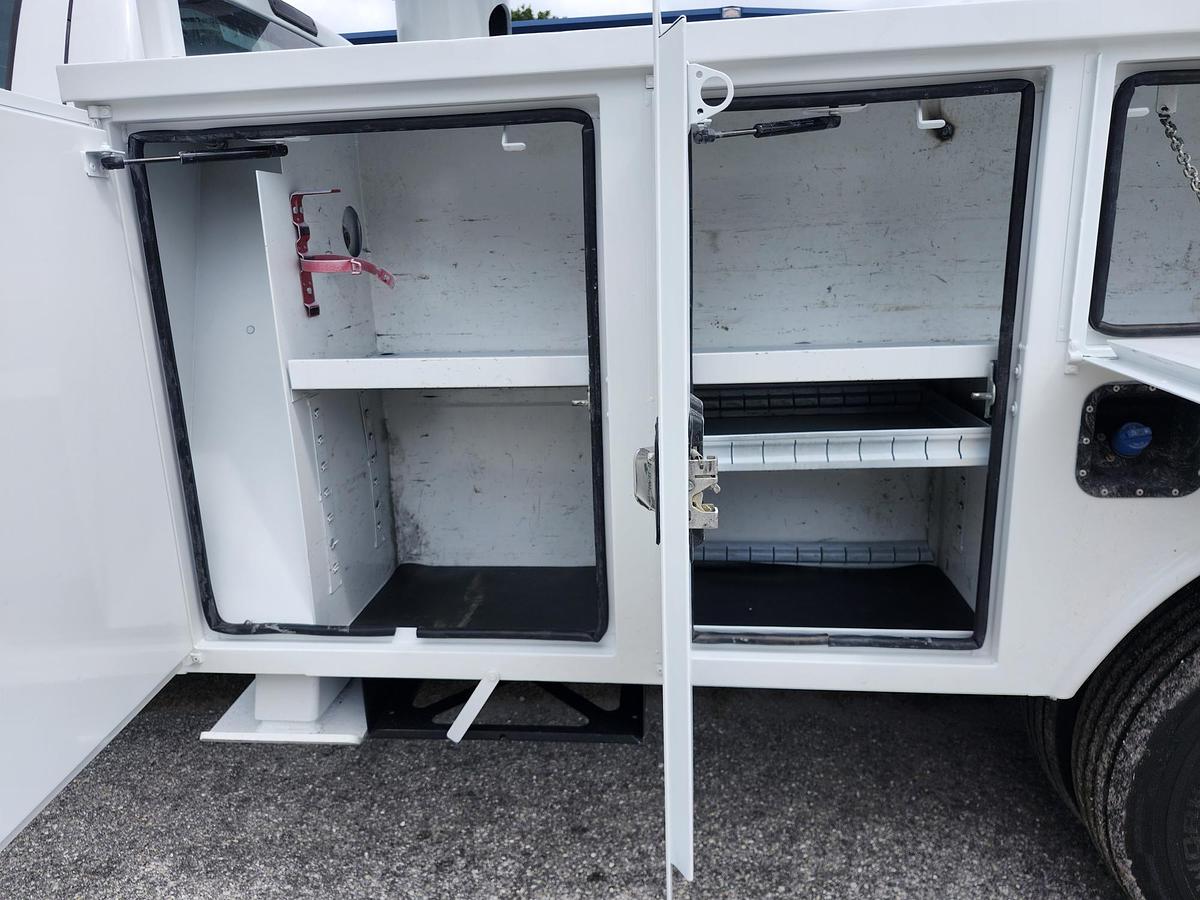 Used Altec AT40S 2-Man Basket Sign Boom on 2016 4x4 Ford F550 Reg Cab Utility Truck - P86066