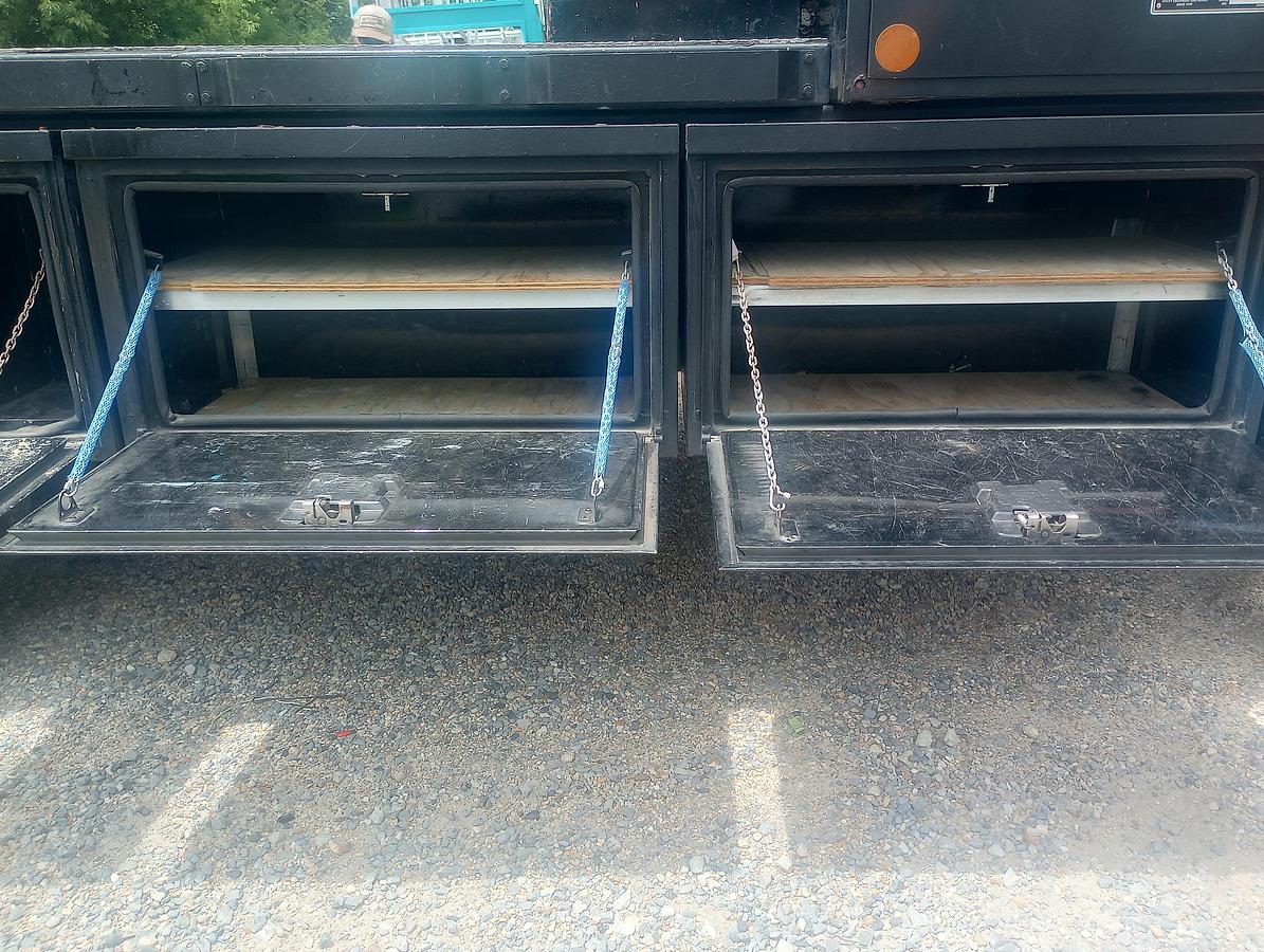 Used Altec LS63 Sign Crane on 2017 Ford F750 Reg Cab Flatbed Truck - 66987