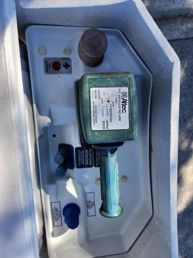 Used Altec AT41M Bucket Boom on 2019 Ford F550 4x4 Reg Cab Service Truck - 15762