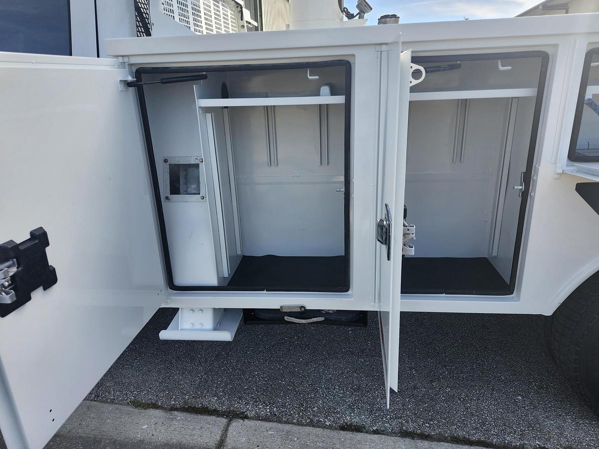 Used Altec AT41M Bucket Boom on 2019 Ford F550 4x4 Crew-Cab Bucket Truck - 96965