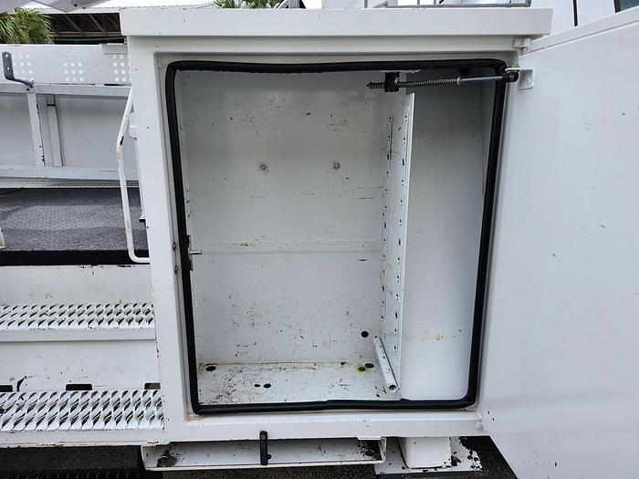 Used Altec AT40-MH Bucket Boom on 2015 Ford F550 Regular Cab Utility Truck - H21805