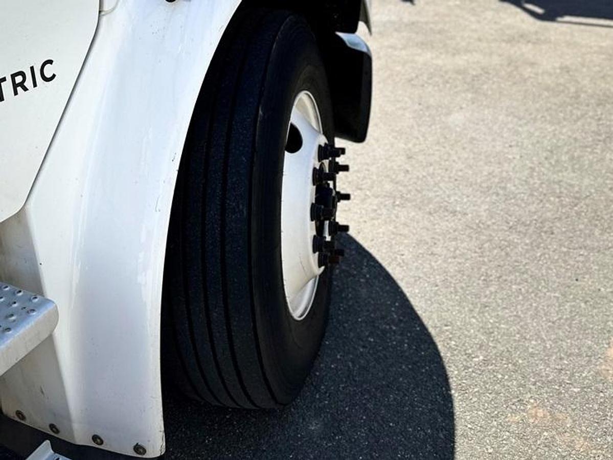 Used Elliott L55 Sign Crane on 2020 Freightliner M2-106 Non-CDL Reg Cab Flatbed Truck - ME3290