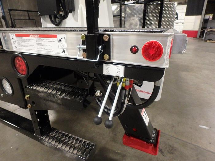 Elliott M43R Sign Crane on 2023 Ford F550 Reg Cab Flatbed Truck - OP5589