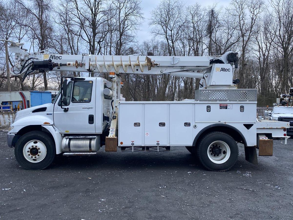 Used Altec DC47-TR Digger Derrick on 2014 International 4300 Reg Cab Utility Truck - R80826