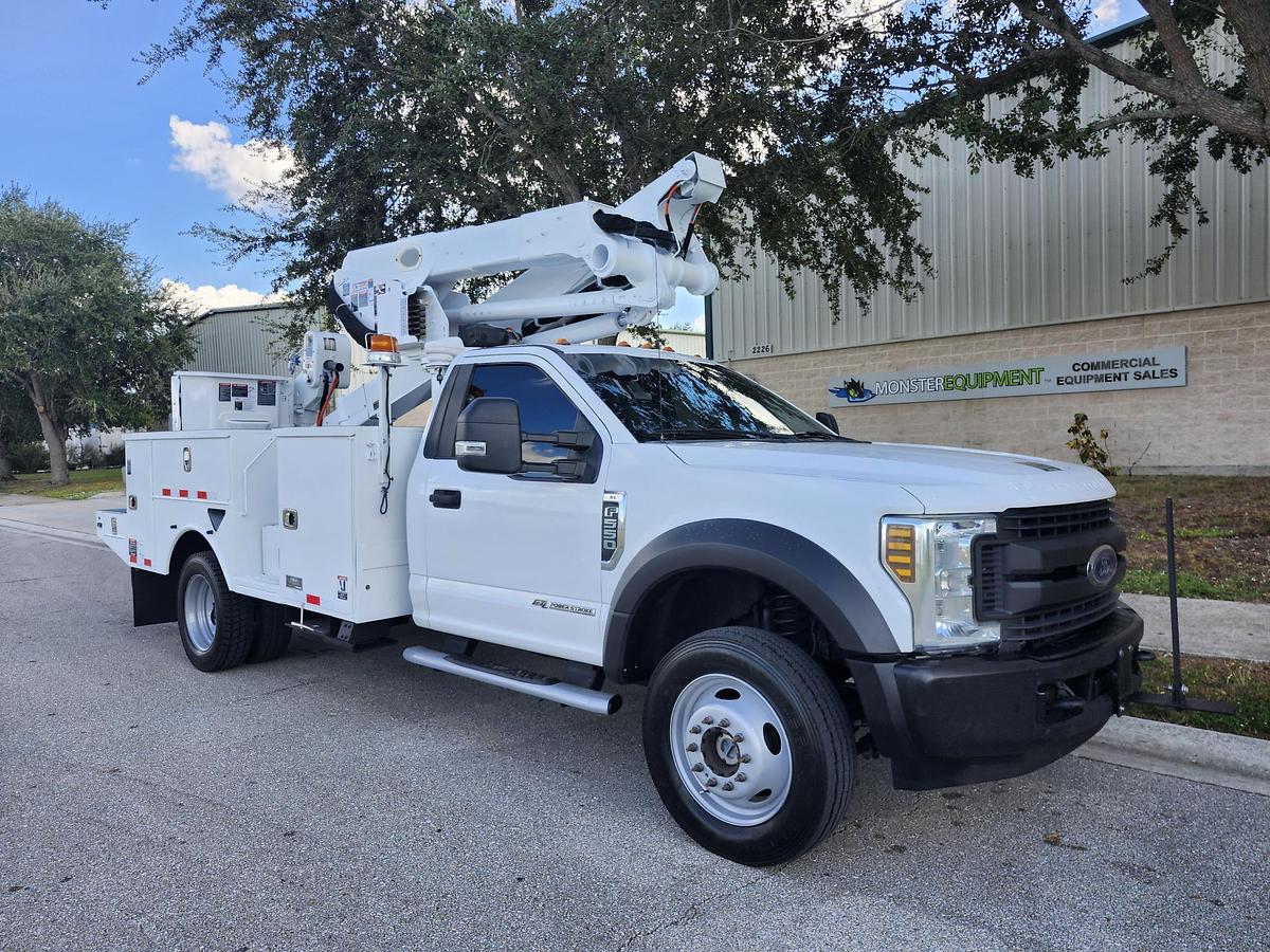 Used Altec AT41M Bucket Boom on 2019 Ford F550 4x4 Reg Cab Service Truck - 15762