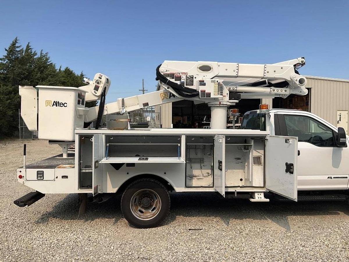 Used Altec AT41M Bucket Boom on 2019 Ford F550 4x4 Reg Cab Utility Truck - 23516