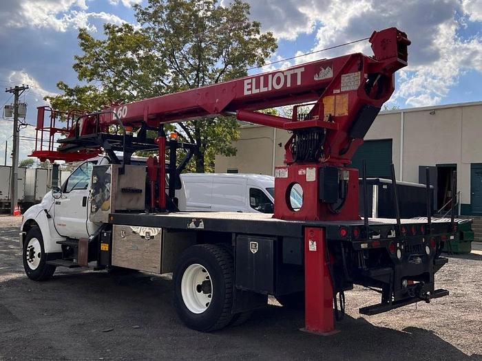 Used Elliot L60R Sign Crane on 2006 Ford F750 4x2 Reg Cab Flatbed Truck - R77335