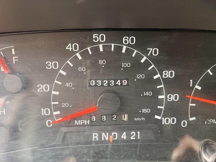 Used Elliot L60R Sign Crane on 2006 Ford F750 4x2 Reg Cab Flatbed Truck - R77335