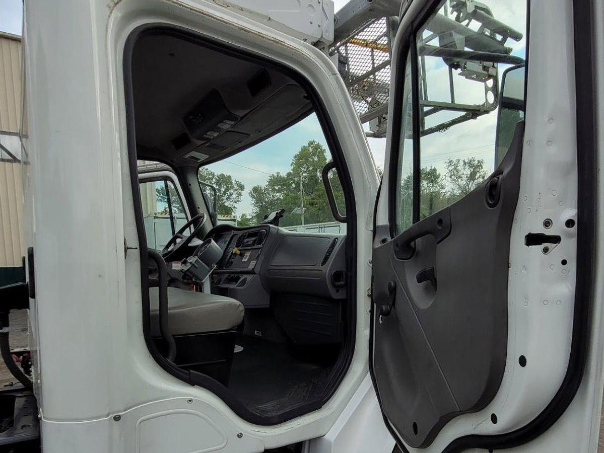 Used Altec T40P Cable Placer on 2017 Freightliner M2-106 Reg cab Utility Truck - RZ7947