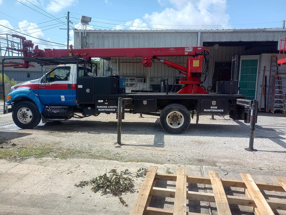 Used 2009 Ford F750 Wilkie 65XRB Sign Crane Truck – M35710