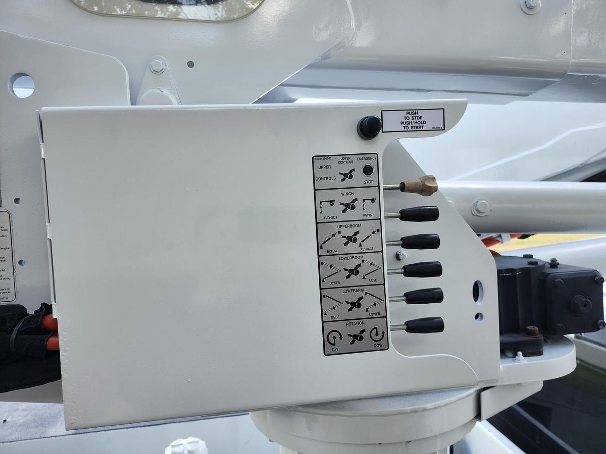 Used Altec AT41M Bucket Boom on 2019 Ford F550 4x4 Reg Cab Service Truck - 15762