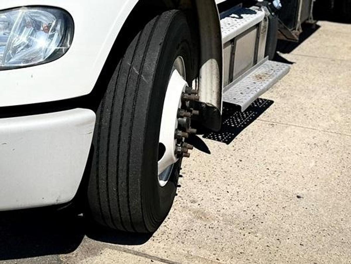 Used Elliott L55 Sign Crane on 2020 Freightliner M2-106 Non-CDL Reg Cab Flatbed Truck - ME3290