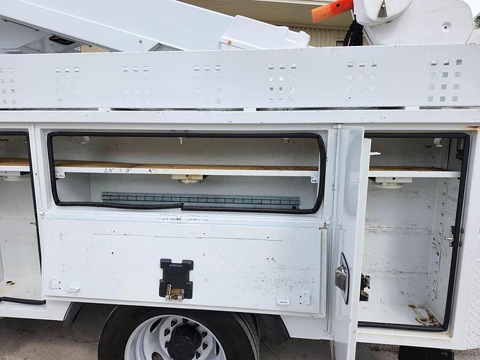 Used Altec AT40-MH Bucket Boom on 2015 Ford F550 Regular Cab Utility Truck - H21805