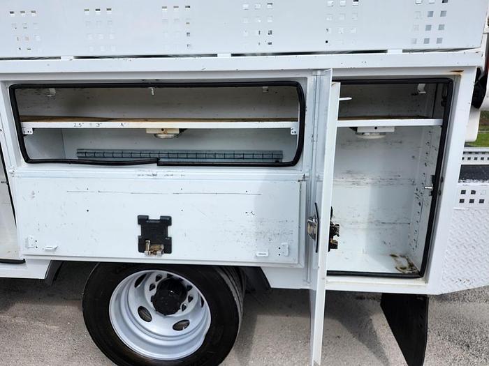 Used Altec AT40-MH Bucket Boom on 2015 Ford F550 Regular Cab Utility Truck - H21805