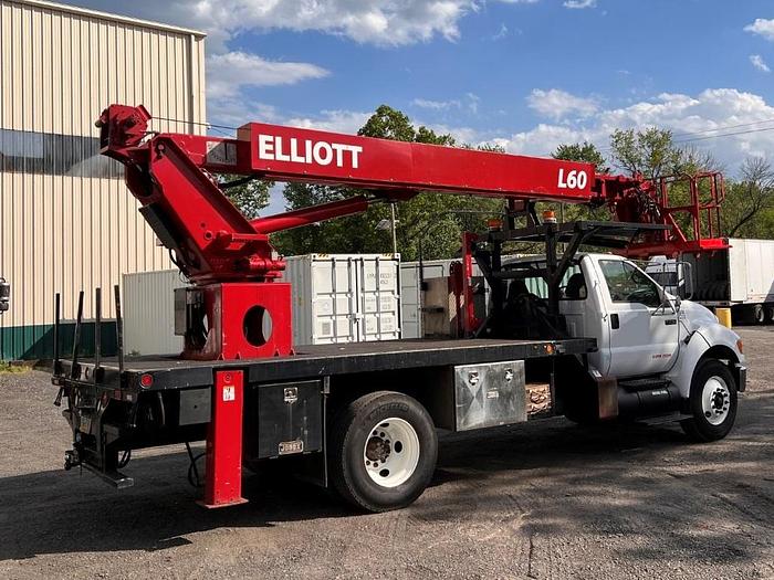 Used Elliot L60R Sign Crane on 2006 Ford F750 4x2 Reg Cab Flatbed Truck - R77335